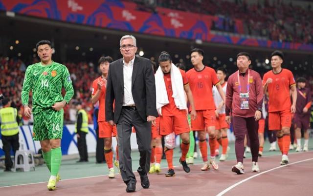 马德兴:国足三连败谁该担责?迪拜集训练了个寂寞?