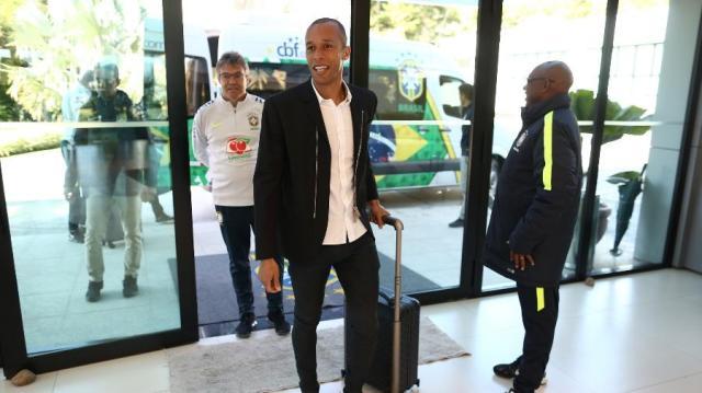 足球直播-米兰达接近加盟圣保罗告别中超 将签署1+1新合同