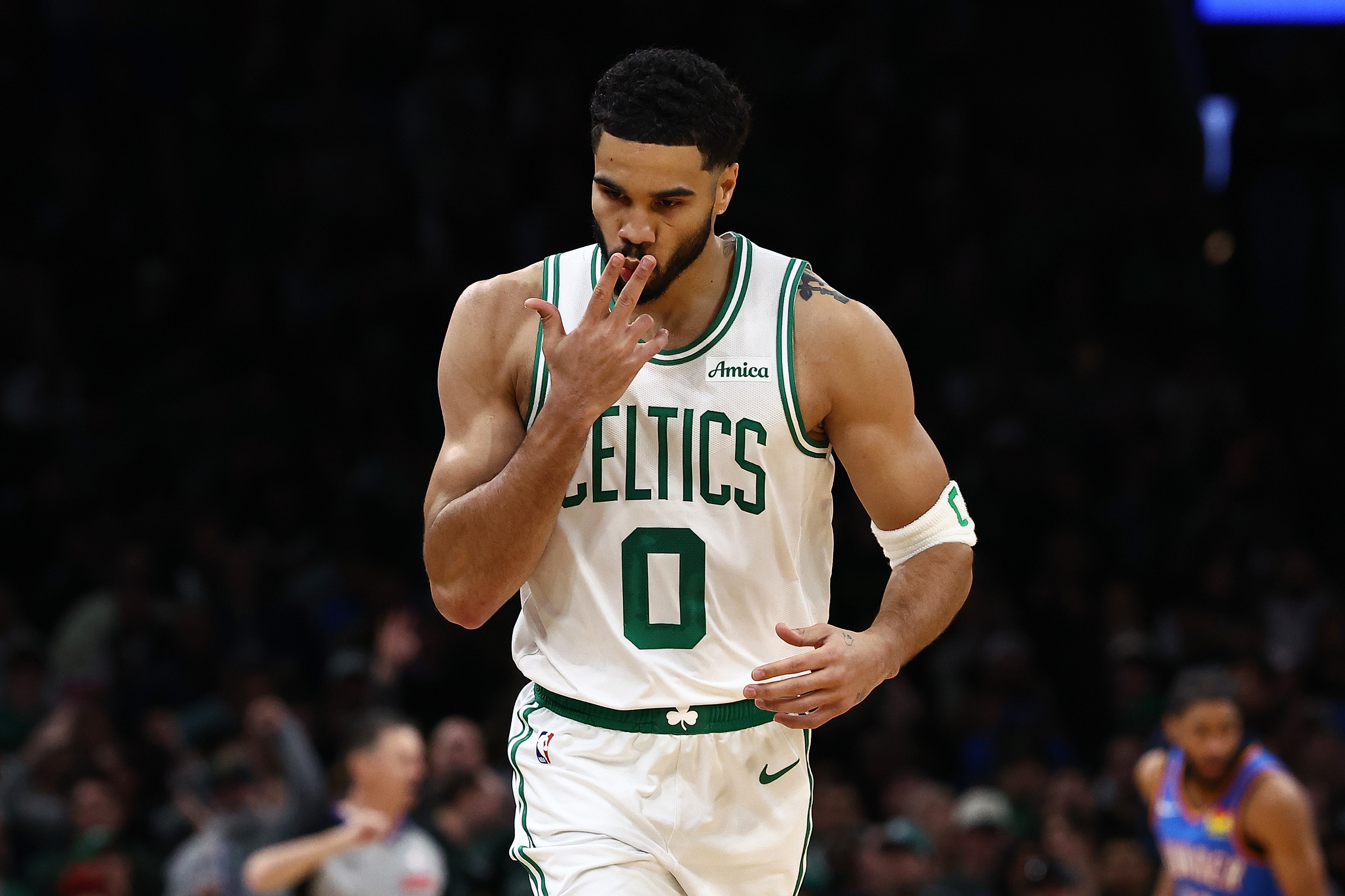 足球直播-能攻善传!塔图姆15中7拿到23分13板7助3断 正负值+13