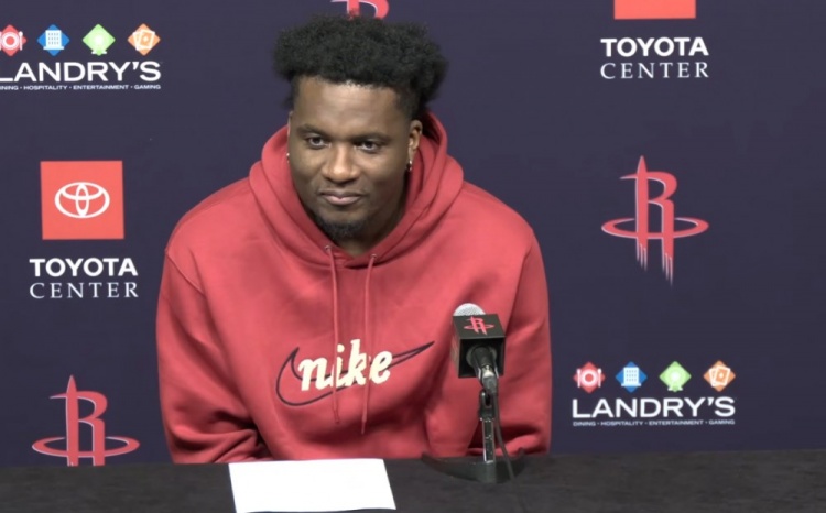 NBA直播-卡佩拉:投三分是教练特意画的战术 绝对是我生涯最棒的时刻之一